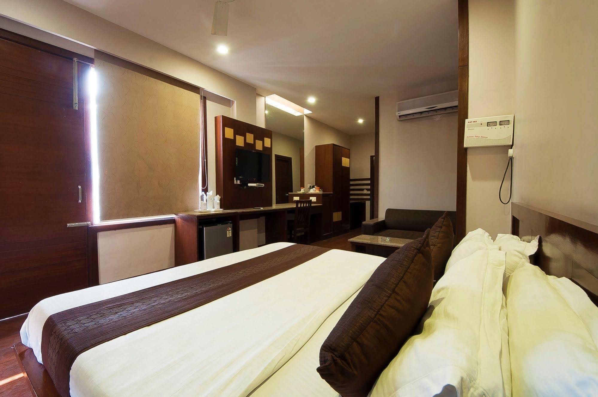 Fabhotel Basera Амритсар Екстериор снимка