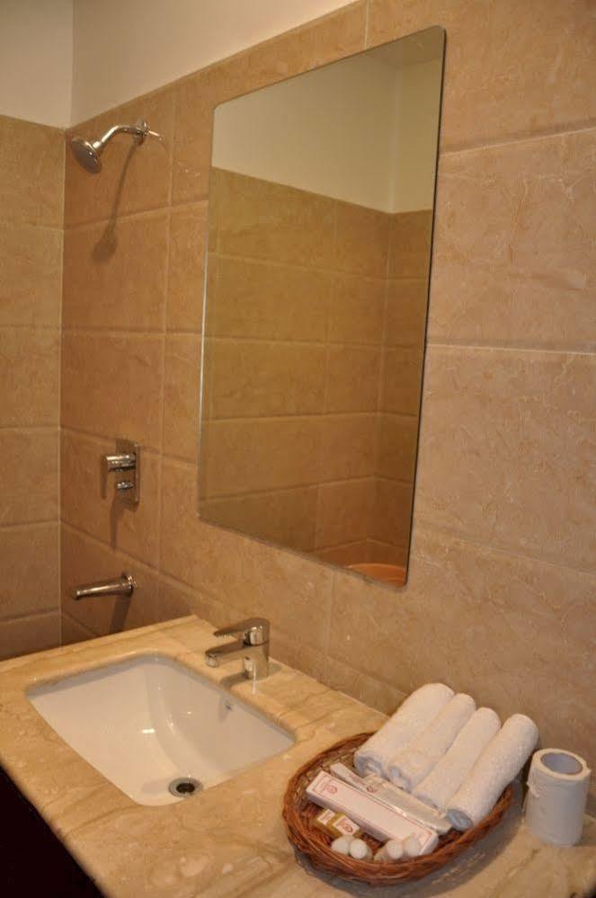 Fabhotel Basera Амритсар Екстериор снимка